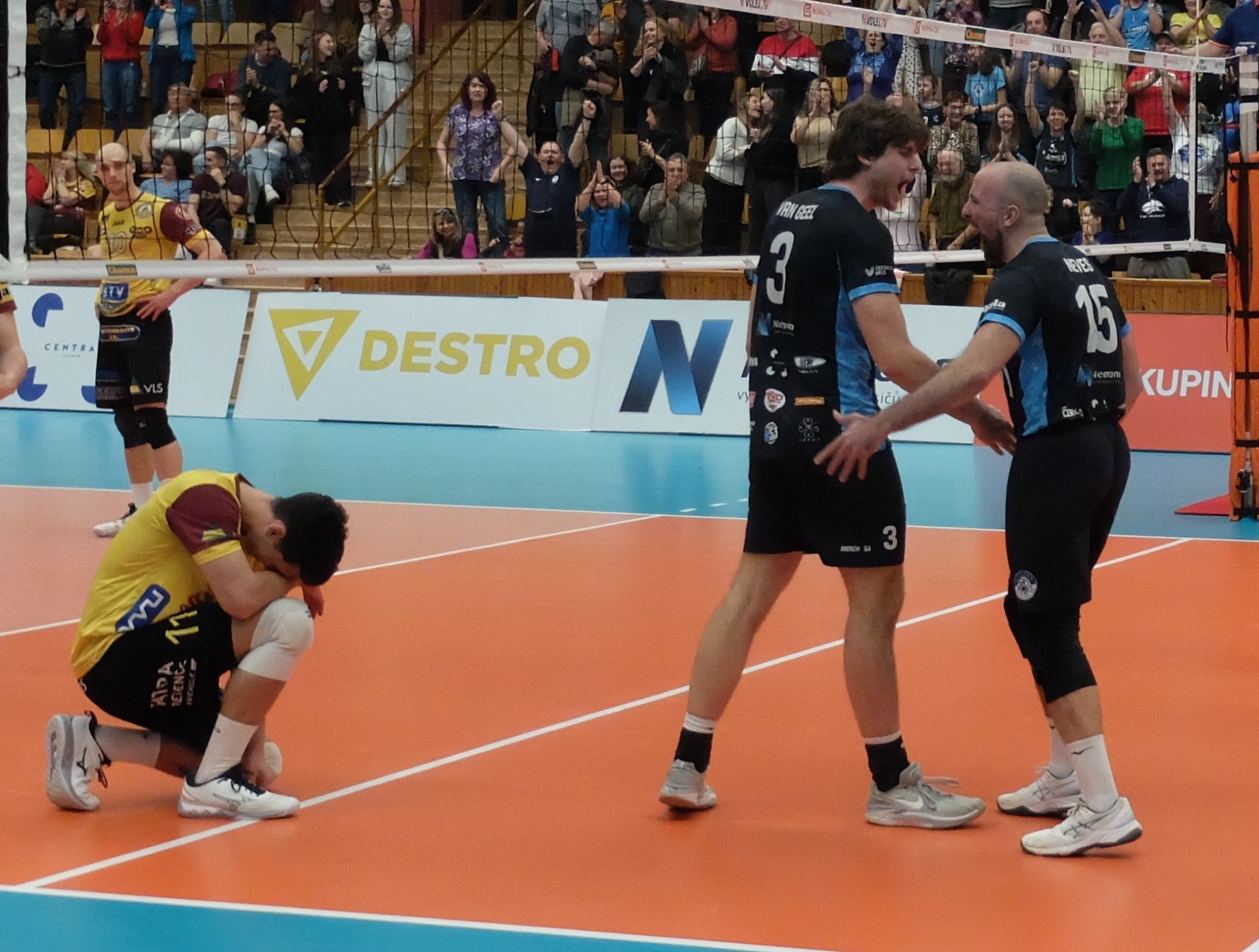 Výborný vstup do play off! Orli mají první výhru