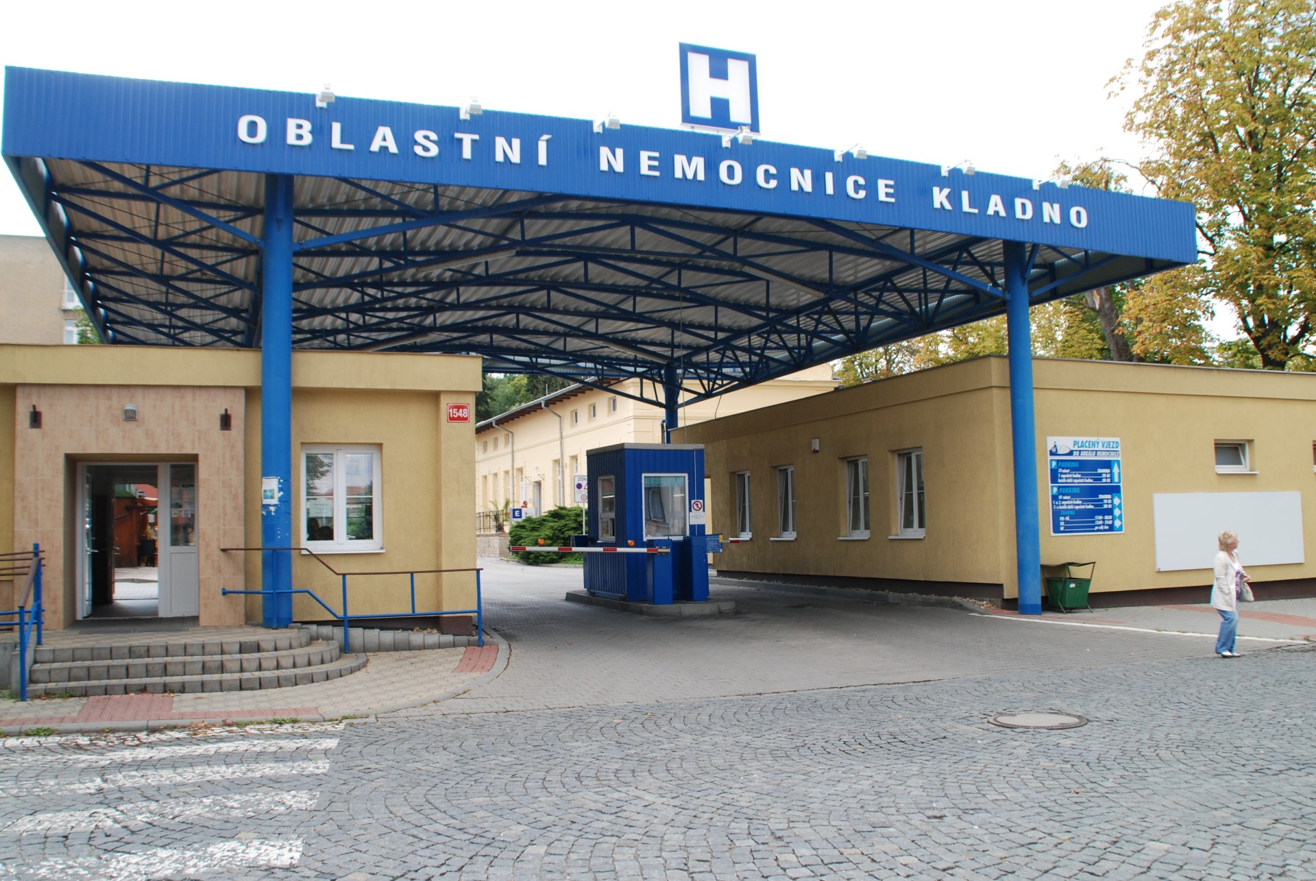 Kladenská nemocnice hlásí omezení a zavírku provozů