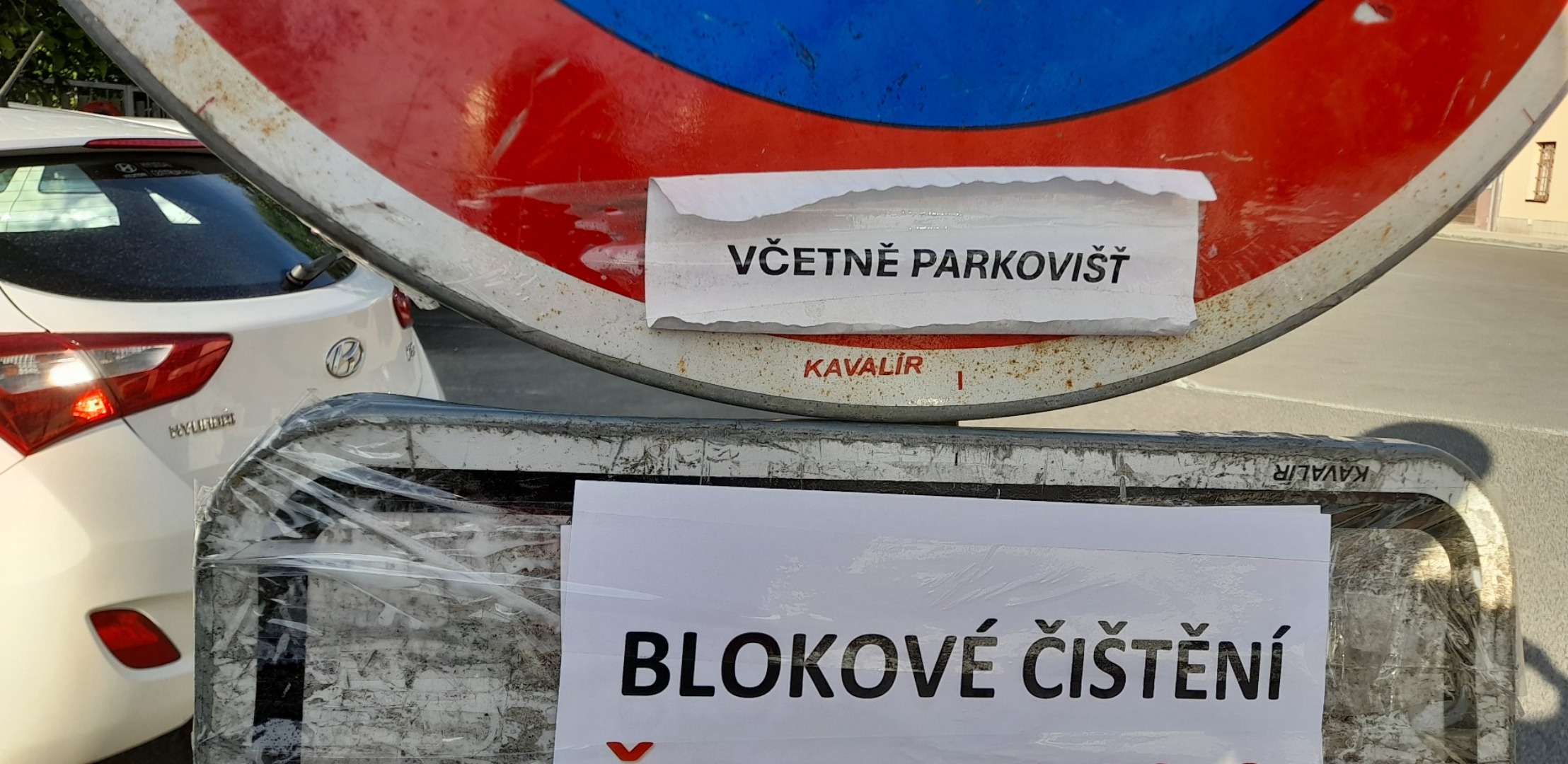 Blokové čištění nekončí. Přinášíme seznam ulic, kde by vozidla neměla překážet