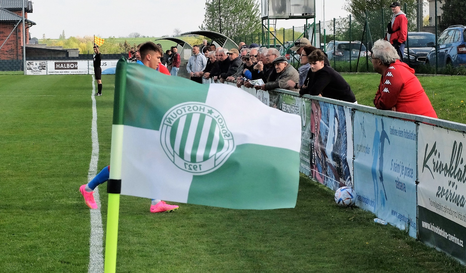 Třetí nebo čtvrtá liga? S Petřínem jde Hostouni o všechno, trenér se loučí