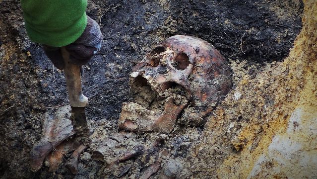 Z kladenského divadla o kladenském divadle na kostrách hřbitova