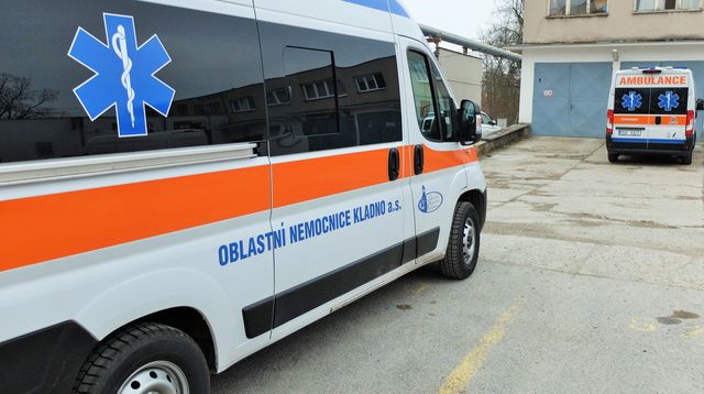 Kladenští „saniťáci“ jsou machři. Rekordně těžkého pacienta převezli od postele k posteli Kladenští „saniťáci“ jsou machři. Rekordně těžkého pacienta převezli od postele k posteli