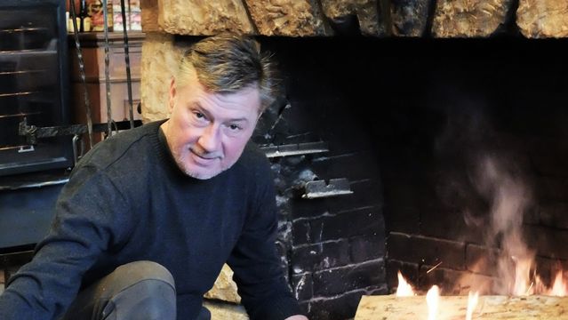 Narodili se na Silvestra. Standa Lacina připraví pohoštění a v deset se možná uloží do postele Narodili se na Silvestra. Standa Lacina připraví pohoštění a v deset se možná uloží do postele