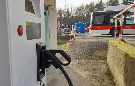 V areálu ČSAD Kladno zprovoznili dvě nabíječky pro elektrobusy