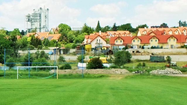 Fotbal ve Vinařicích dostane sportovní halu a umělý trávník