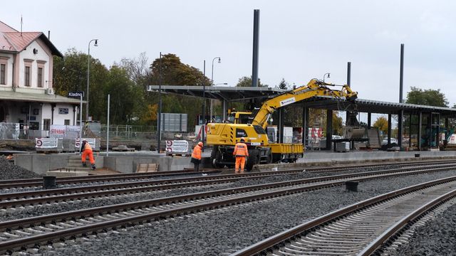 Modernizace železnice na Kladně. V listopadu pojedou vlaky po nových kolejích