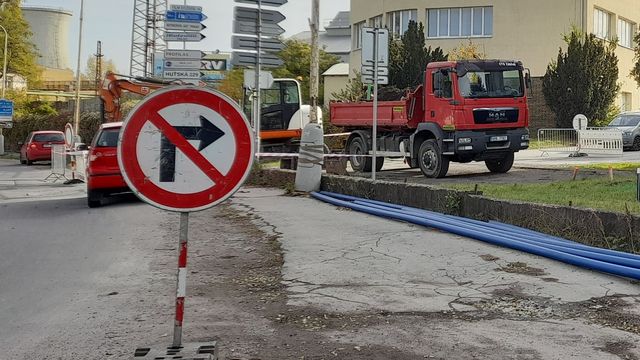 Z Huťské se do areálu bývalé Poldovky dostanete s obtížemi