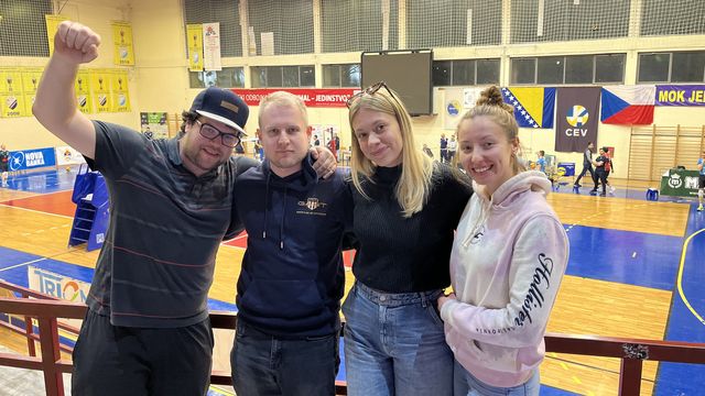 Kladenští orli vezou z Bosny postup. S nimi se v Brčku radovala čtveřice fanoušků z Kladna!