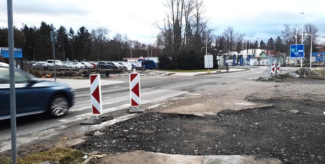 Aktualizováno: Uzavírka přejezdu začne zítra, autobusy nepojedou ke Sletišti