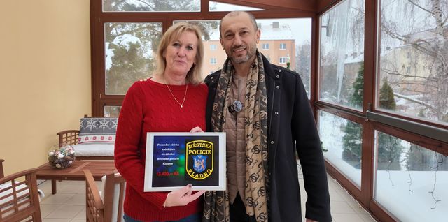 Městská policie předala finanční dar Dětskému centru Kladno