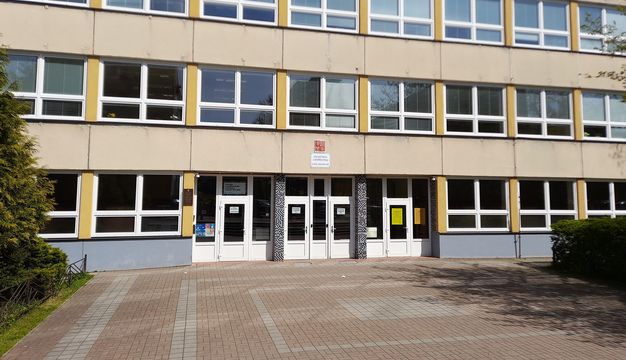 Základka na talíři (s receptem). Na „Čtrnáctce“ jsou žáci na sladké, dospělí na maso