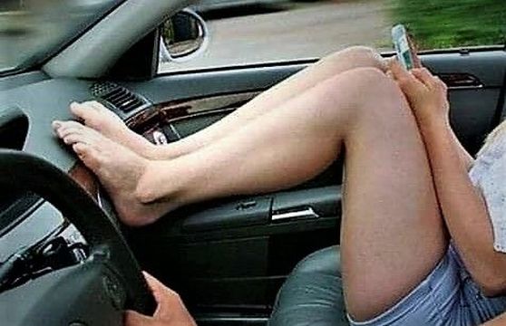 Hasiči varují: Nohy na palubovce vás mohou stát život! Hasiči varují: Nohy na palubovce vás mohou stát život!