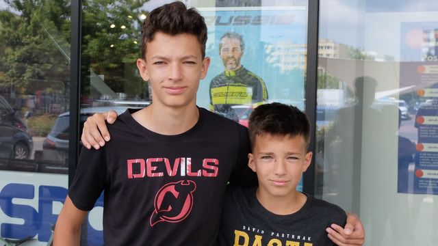 Jako vejce vejci. Matyáš s Tobiášem rostou pro NHL