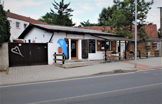 Cyklistické oázy na Kladně a v okolí. Bistro ve Velkém Přítočně se točí kolem větrníku Cyklistické oázy na Kladně a v okolí. Bistro ve Velkém Přítočně se točí kolem větrníku