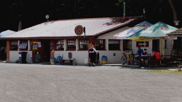 Cyklistické oázy na Kladně a v okolí. Oblíbená hospoda na Okoři v říjnu končí...