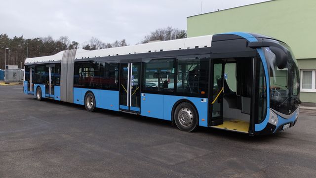 Kladno je první! Na jeho silnicích jezdí novinka, „kloubák“ na elektřinu