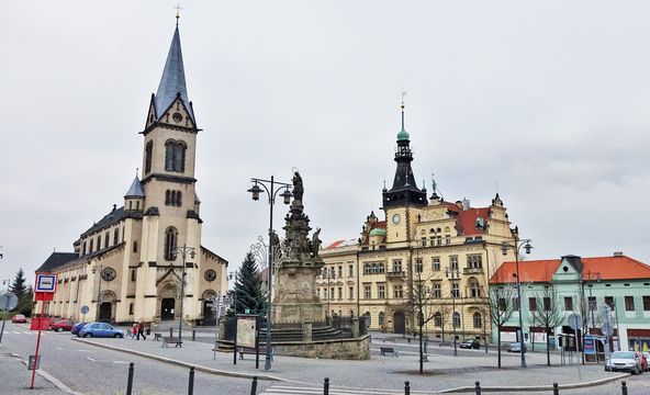 Kostel na náměstí dostává novou střechu