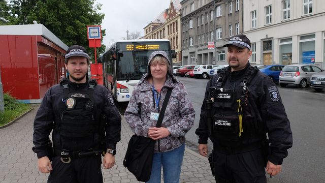 Strážníci na Kladně doprovázejí tým revizorek. V autobusech je klid a pořádek!