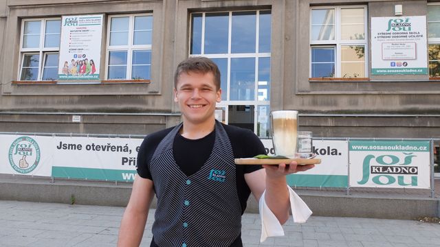 Osobnosti školních lavic. Adam Strieborný potvrzuje, že škola na náměstí Beneše produkuje talenty Osobnosti školních lavic. Adam Strieborný potvrzuje, že škola na náměstí Beneše produkuje talenty
