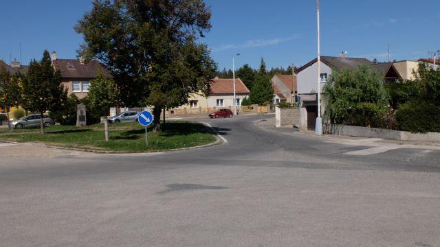 Začala revitalizace náměstí Karla Kindla. Řidiči na Bressoně musejí počítat s komplikacemi Začala revitalizace náměstí Karla Kindla. Řidiči na Bressoně musejí počítat s komplikacemi