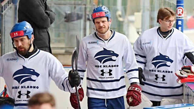 Kladenští hokejbalisté se dnes a zítra poperou o postup mezi nejlepší čtyřku
