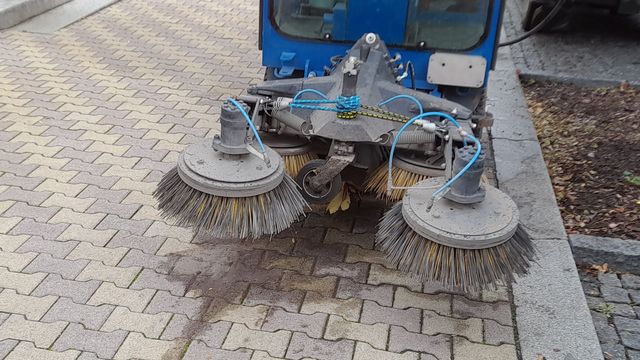 Blokové čištění kročehlavských ulic pokračuje do pátku