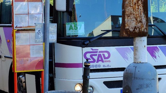 V Kladně agresoři útočí na řidiče autobusů!